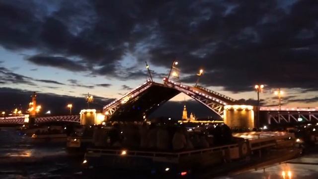 Развод моста в Питере смотреть онлайн