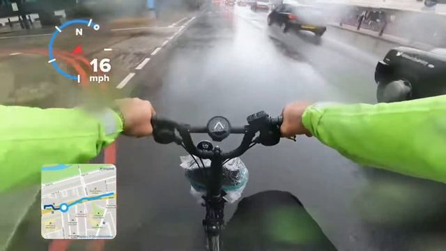 Brompton Electric Bicycle, with Beeline Velo, battling it out (and winning) against London rain смотреть онлайн