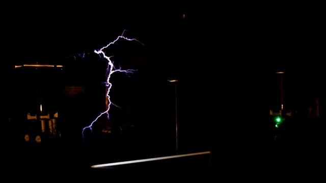 Van Morrison, Brown Eyed Girl on Tesla Coils смотреть онлайн