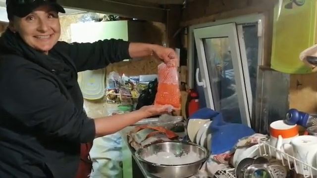 Это её натуральный цвет😁камчатская рыбка не сравнится ни с какой другой, приезжайте и пробуйте смотреть онлайн