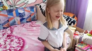 Лиза стала ОЧКАРИКОМ! ЛИЗА НОСИТ ОЧКИ. Лиза идёт в школу
