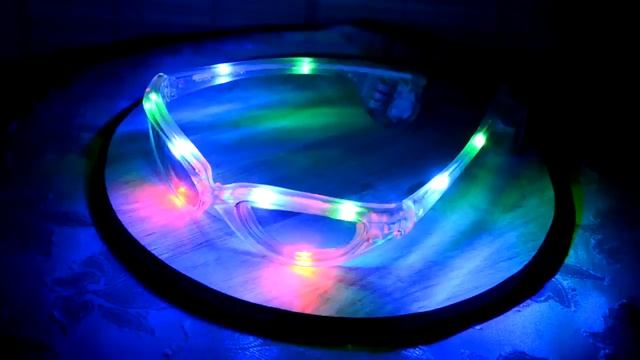 Светящиеся очки смотреть онлайн