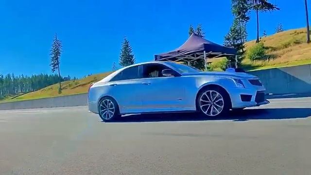 Cadillac V-Club at the SCCA Track Night in America смотреть онлайн