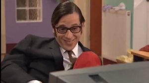 1 Extra English Episode 1 Hector's Arrival