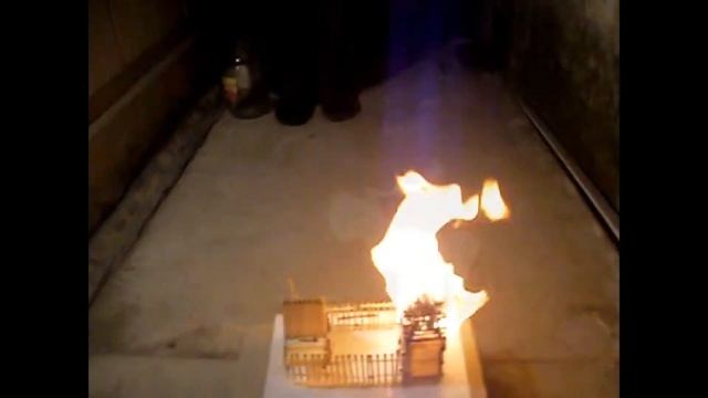 ГОРИМ...Андрей сжигает дом смотреть онлайн