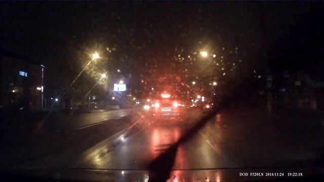Видеорегистратор DOD F520LS ночь в городе ролик 2 смотреть онлайн