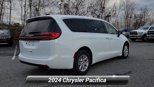 New 2024 Chrysler Pacifica Touring L Newark DE J24-7244