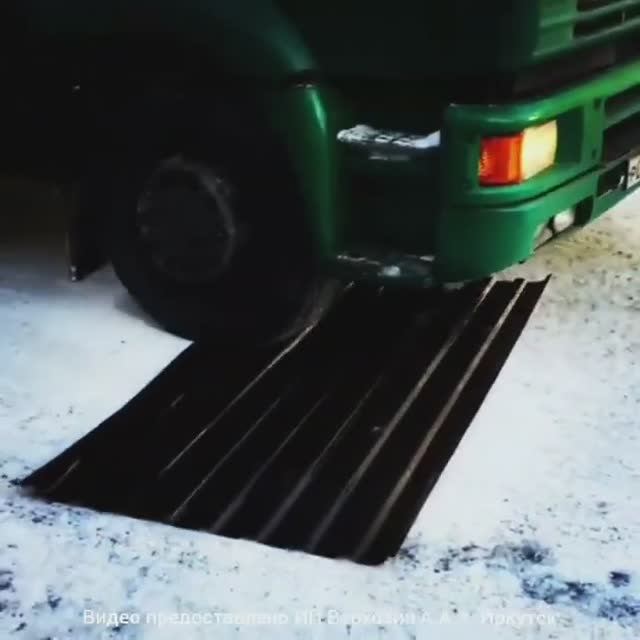 Профилированный монолитный поликарбонат (прозрачный шифер) против Камаза (Kamaz) смотреть онлайн