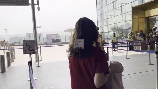 SHOCKING- Urfi Javed Wears A Winter Outfit In Mumbai's Summer: "Bohot Garmi Lag Rahi Hai" смотреть онлайн