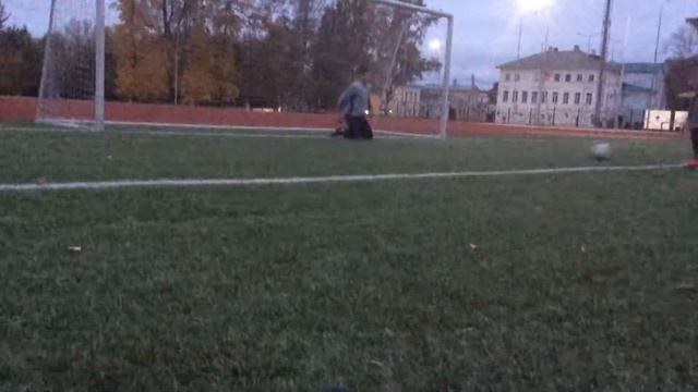 Ловля мяча из положения стоя на коленях смотреть онлайн