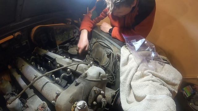 1967 Jaguar 3.8 S-type - Restoration Video #8 - Current voltage regulator removal