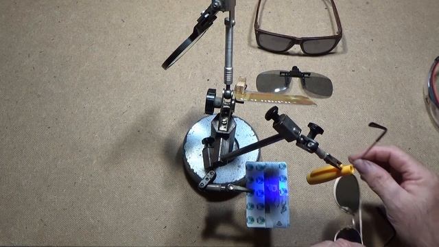 А вы уверены в своих солнцезащитных очках? смотреть онлайн