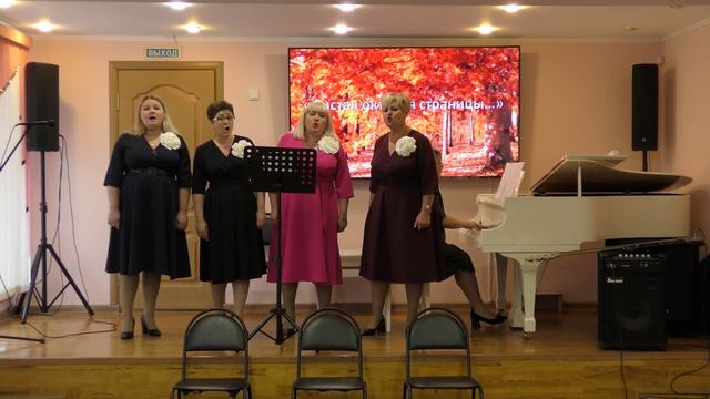 Листая октября страницы