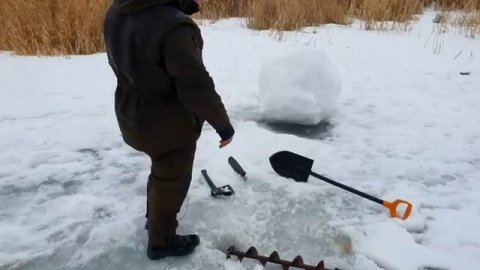 НЕВЕРОЯТНАЯ ЗИМНЯЯ РЫБАЛКА - Жёская НАРЕЗКА - ВЫЖИВАЛОВО I Самые убойные моменты #выживалово