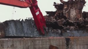 Разделка (резка) кораблей гидроножницами LaBounty MSD4500R