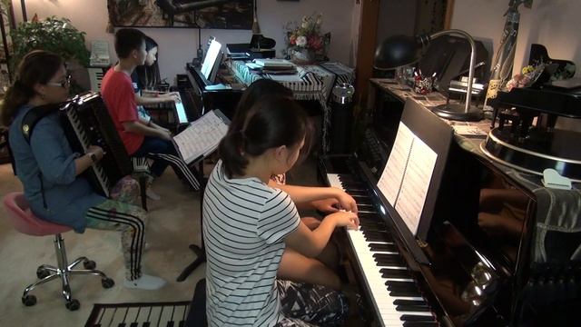 Toffee Tango Accordion+Piano смотреть онлайн