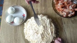 Салат с креветками и ананасом