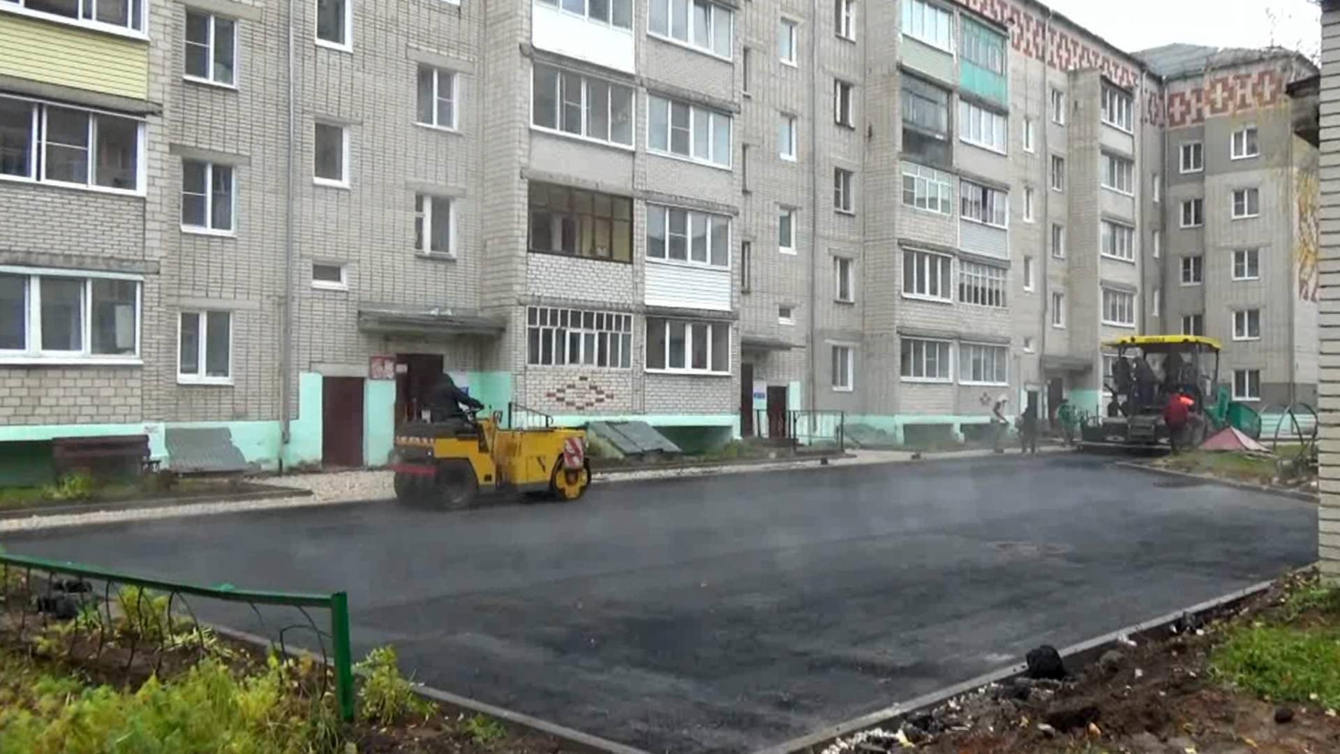 Укладка асфальта у дома №9 в Ефимьево. Город Вязники 23.10.2024