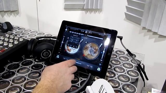 CES 2012 DJAY IPAD2 app demo 2 смотреть онлайн