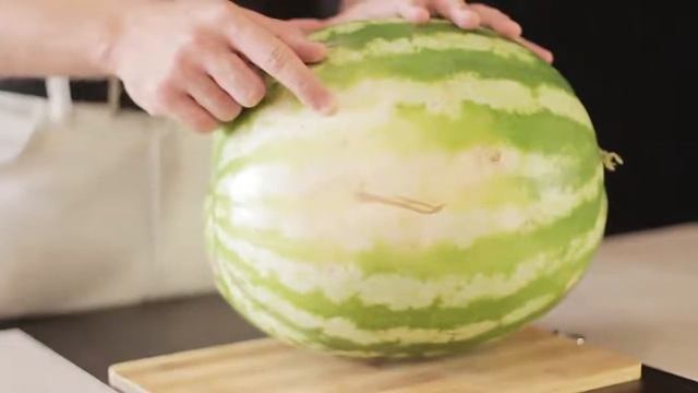 Как Выбрать Арбуз Выбираем спелый, вкусный и сладкий арбуз смотреть онлайн