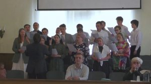 Хор - «Очень рано на рассвете, с ароматами в руках»