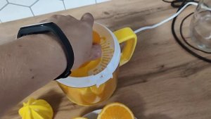 Тест соковыжималки электрической Blackton Bt J1112 Yellow-White