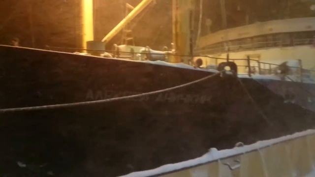 Суровые условия работы моряков в море смотреть онлайн