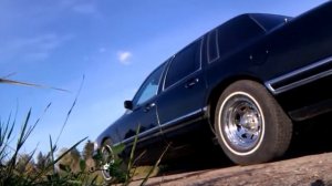 Линкольн Таун Кар 1990год. 5.0 литра. Звук практически стокового выхлопа.