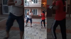 севара работа на лапах девочка боксер