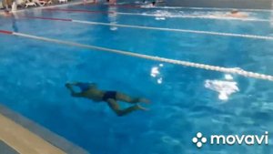 Подводное плавание в бассейне.