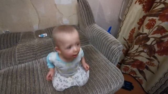 Реакция ребёнка на музыку)))