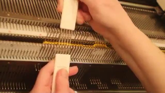 Вязание узора Шахматка на вязальной машине