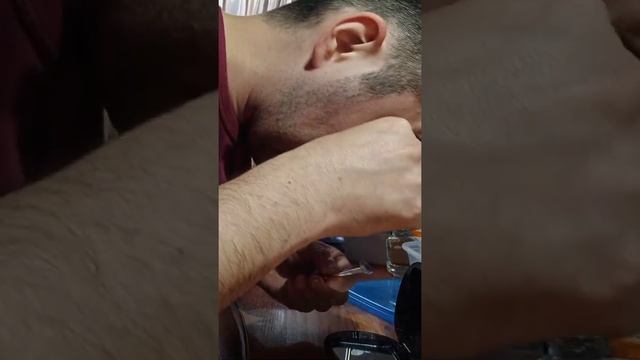 Как на самом деле одевают контактные линзы новички. смотреть онлайн