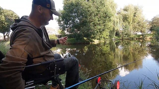 MINI WZDRĘGI NA BATA w parku смотреть онлайн