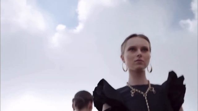 ELIE SAAB SS21 | HYMNE A LA VIE | PARIS FW смотреть онлайн