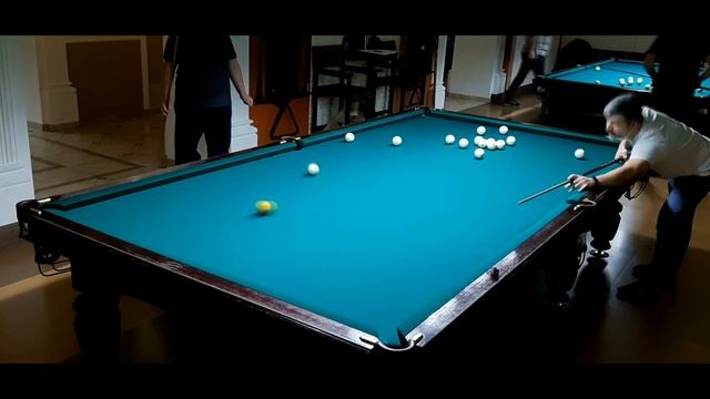 Фукс по малой диагонали в исполнении Сергея в партии по московской пирамиде смотреть онлайн