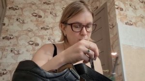 Ремонтирую Платону школьные сандали👞🎒 / Меняю липучку 🪡🧵