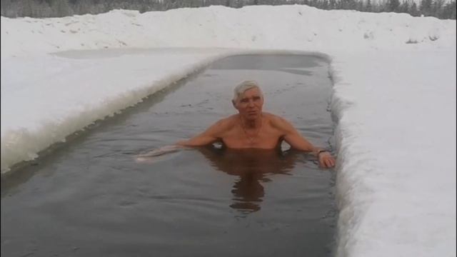 Нижневартовские «моржи» отметили семилетие клуба закаливания «Бодрячок»