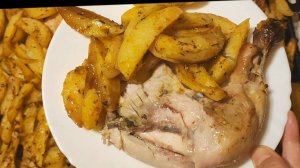 СУПЕР КУХНЯ! Как же вкусно! Аппетитная  курица в духовке с картошкой по- деревенски. Для всей семьи.