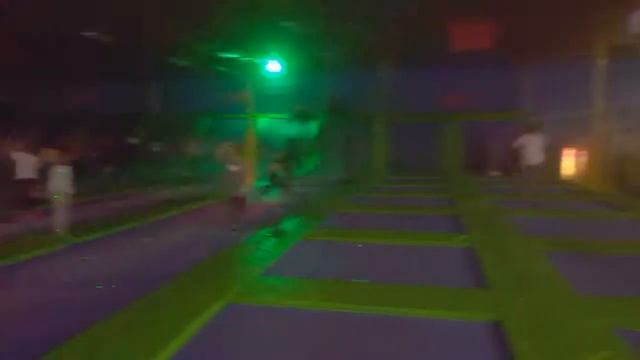 FUN AT JUMPING WORLD | CHERY FAMILY VLOG смотреть онлайн