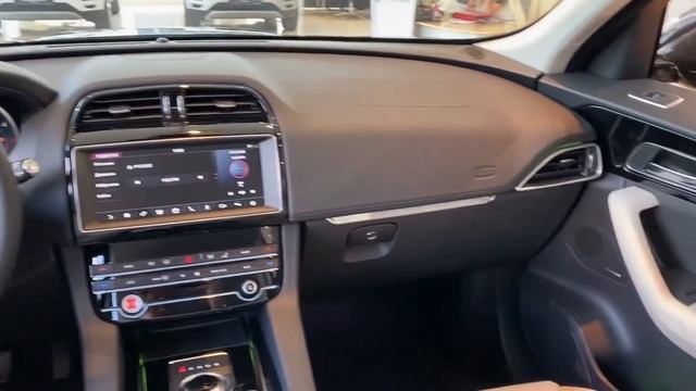 Видеопрезентация нового автомобиля Jaguar F-PACE