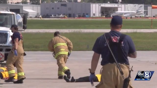 Lincoln Airport hosts plane crash disaster simulation смотреть онлайн