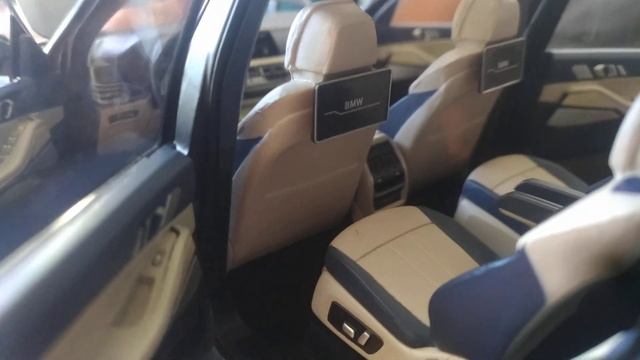 Unboxing a new BMW X7 1/18 смотреть онлайн