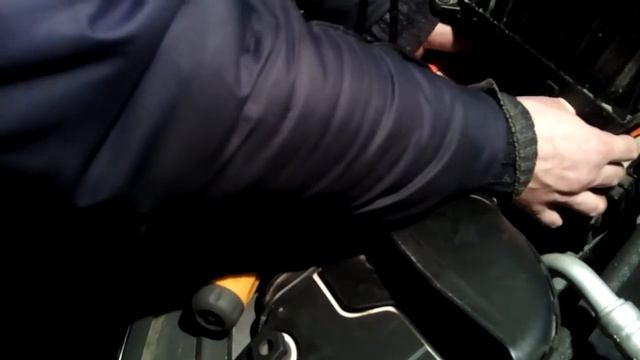 Как самому поменять воздушный фильтр на авто