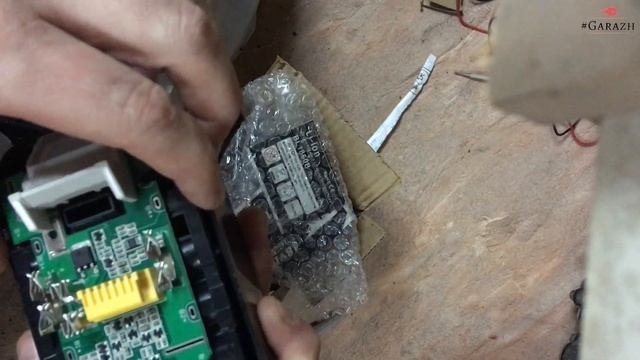 Распаковка китайских DIY-наборов для сборки Аккумуляторов для Makita смотреть онлайн