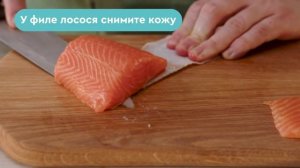 Салат с авокадо, красной рыбой и огурцом за 15 минут