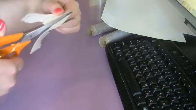 Один открытый оккуляр открыт. 2-мерные очки. смотреть онлайн