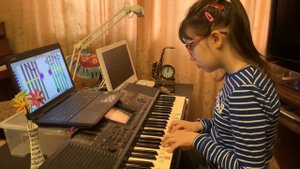 SOFT MOZART Winter Recital 2019-2020 Anna (11). "Deck the Halls" 2-я презентация по нотам двумя р