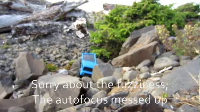 SCX-10 Deadbolt with Jeep Mighty FC Body:Crawling at the beach 2