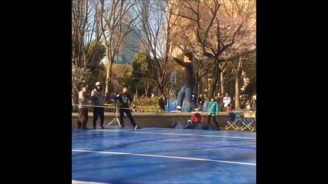 Слэклайн Slackline с надувным матом.  Безопасное падение